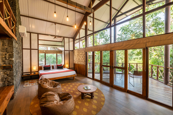 Pench Tree Lodge Pench Tree Lodge: Blick zur Veranda im Luxury Cottage