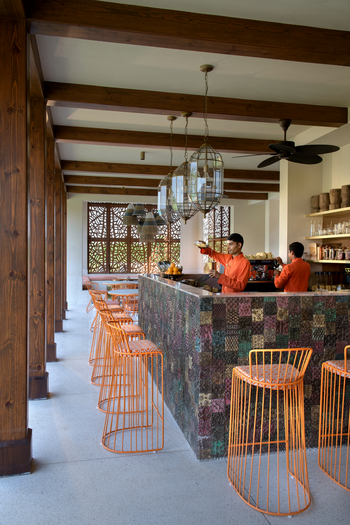 Aramness Aramness: Bar im Pool House