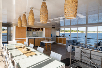 Chobe Princess: Esstisch