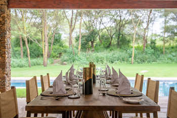 Hamerkop House by Lemala: Esstisch