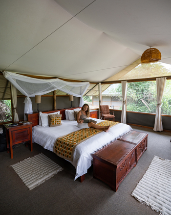 Ishasha Wilderness Camp: Doppelbett mit Moskitonetz