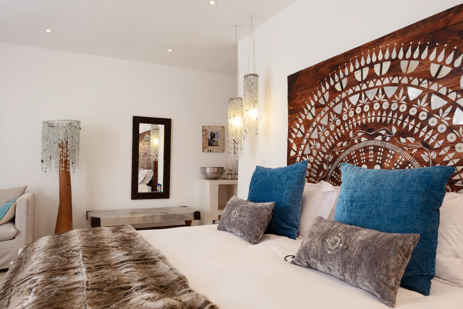 Latitude 15 Latitude 15: Suite