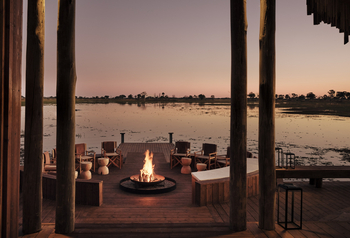 Sanctuary Baines Camp: Feuerdeck