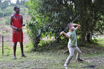 Sentinel Mara Camp: Speerwurf üben mit Guide