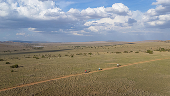 Borana Lodge Borana Lodge: Radfahrer in weitläufiger Landschaft