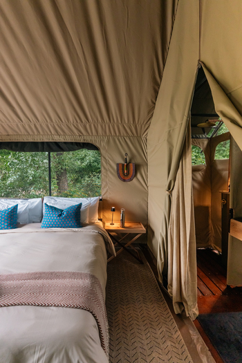 Chicari Camp: Privates Bad rechts