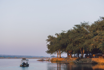 Classic Zambia Safaris Classic Zambia Safaris: Motorbootexkursion