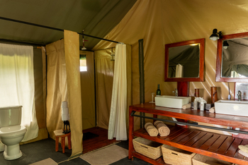 Nasikia Mobile Migration Camp: Doppelwaschtisch