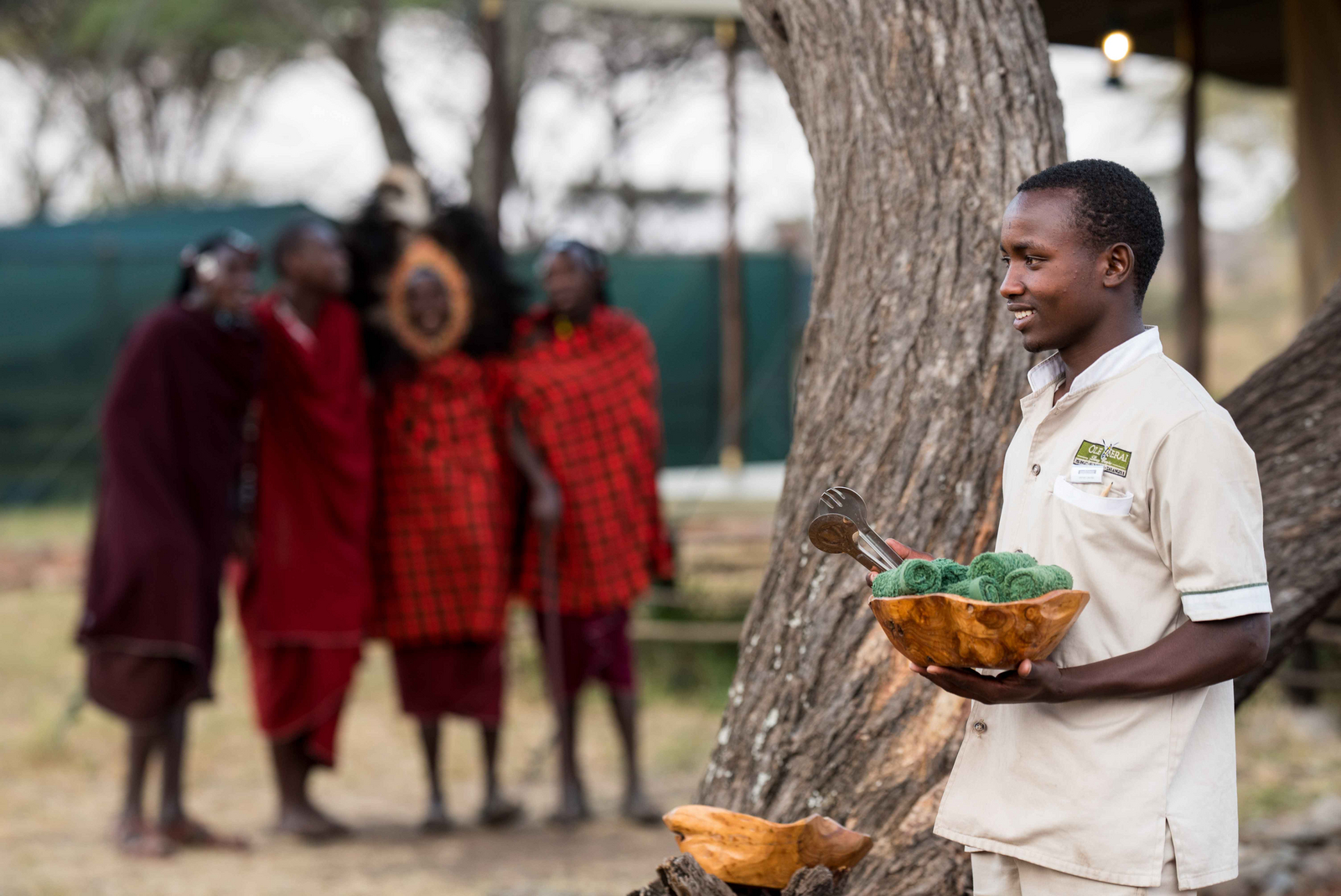 Ole Serai Camp Turner Springs Ole Serai Camp Turner Springs: Mitarbeiter mit Tüchern