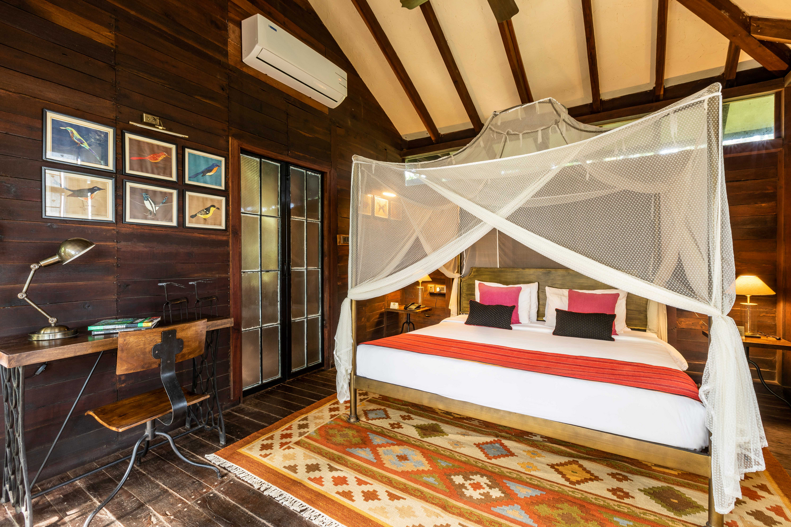 Pench Tree Lodge Pench Tree Lodge: Doppelbett mit Moskitonetz