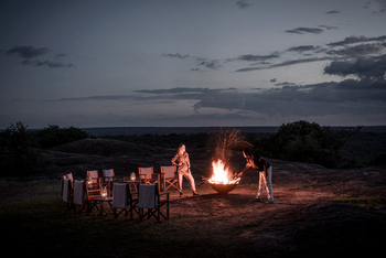 Sanctuary Kichakani Serengeti Camp Sanctuary Kichakani Serengeti Camp: Lagerfeuer bei Nacht