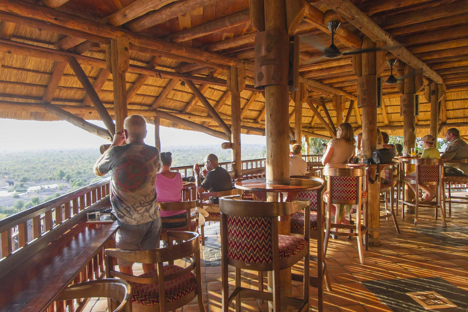 Victoria Falls Safari Lodge Victoria Falls Safari Lodge: Blick aus der Bar