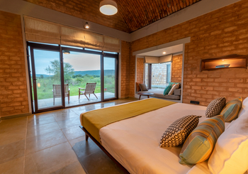 Waghoba Eco Lodge: Bett mit Blick