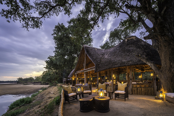 Chamilandu Bushcamp: Vorplatz