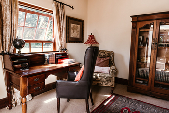 Elewana The Manor at Ngorongoro: Schreibtisch und Sessel