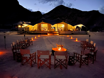 Hoanib Valley Camp Hoanib Valley Camp: Feuerplatz vor dem Hauptzelt