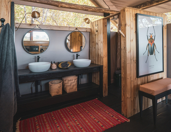 Little Sable Camp: Badezimmer mit zwei Waschbecken