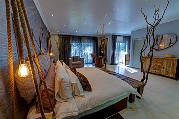 Naankuse @ Utopia: Großes Doppelbett