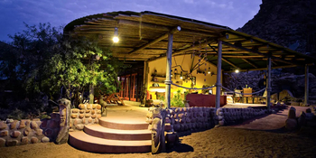 Namtib Desert Lodge: Treepe zum Eingang
