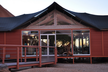 Spitzkoppen Lodge: Eingang zum Hauptzelt