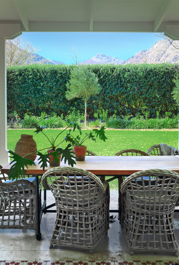 La Clé Village: Domain - Terrasse mit Bergblick