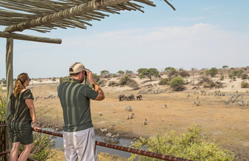 Leroo La Tau Lodge: Gästechalet - Blick von der Veranda