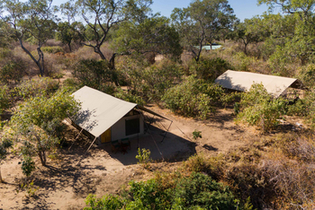 Mhara River Camp: Canvas Zelte und Safari Sitzbereich