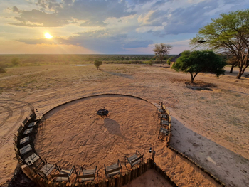 The Dune Camp: Außenansicht