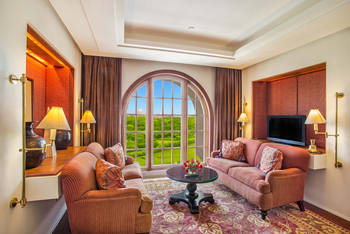 The Oberoi Amarvilas: Kohinoor Suite Lounge