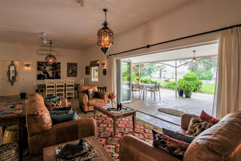 The River Farmhouse The River Farmhouse: Lounge