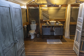 Tlouwana Camp Tlouwana Camp: Badezimmer