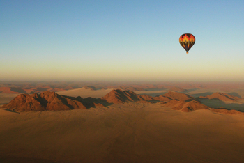 andBeyond Sossusvlei Desert Lodge: Heißluftballon