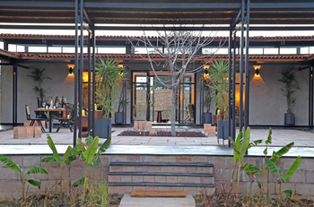 Bori Safari Lodge: Stufen zum Innenhof