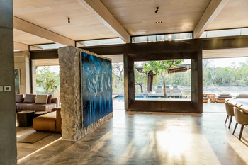 Cheetah Plains Mapogo House: Blick aus dem Esszimmer