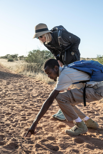 Kalahari Red Dunes Lodge: Guide mit Gast