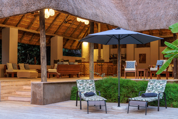 Luangwa River Camp: Sonnenschirm