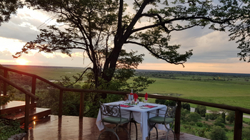 Muchenje Safari Lodge: Dinner auf dem Deck