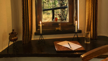 Reni Pani Jungle Lodge: Cottage - Schreibtisch