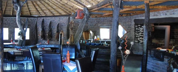 Roy's Restcamp: Restaurant