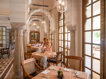 The Oberoi Rajvilas: Kellner im Restaurant