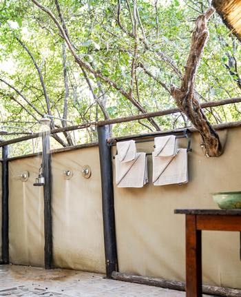 Vundu Camp Vundu Camp: Freiluftdusche