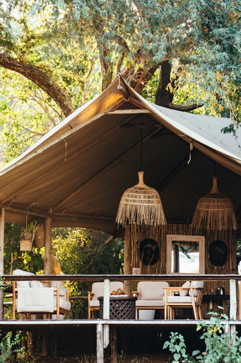 Anabezi Luxury Tented Camp: Offene Lounge