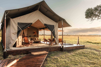 Elewana Little Elephant Pepper Camp: Lounge unter Canvas mit beigem Sofa