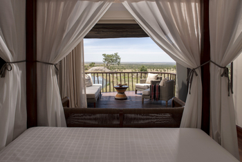 Four Seasons Safari Lodge: Blick zum Balkon