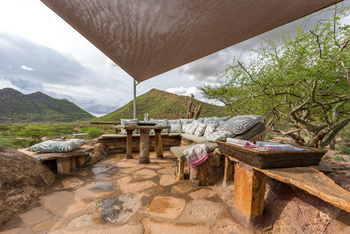 Koros Camp: Lounge in den Felsen