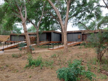 Lolebezi Safari Lodge: Zugang zu den Suiten