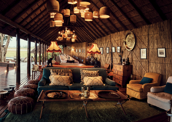 Mapula Lodge: Lampen in der Lounge