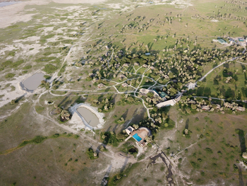 Maramboi Tented Lodge: Pool Area mit Wasserlöchern