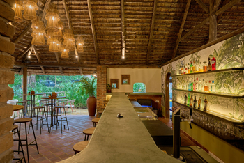 Rivertrees Country Inn: Bar