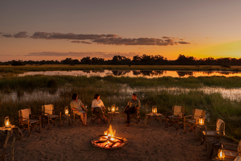 Sable Alley Camp: Gäste am Lagerfeuer